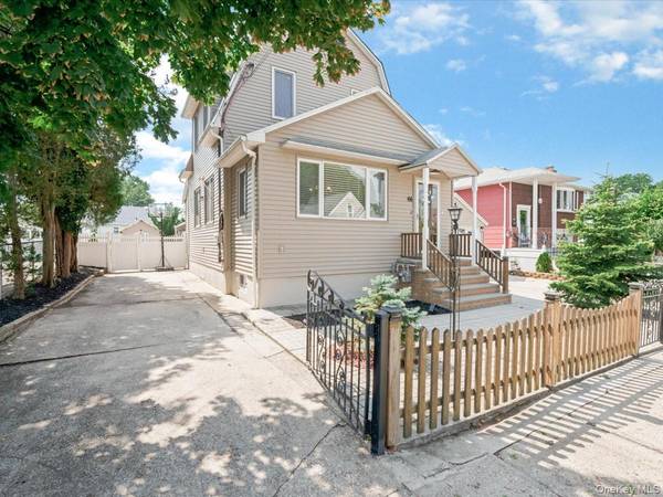 66 Fairmount ST, Valley Stream, NY 11580