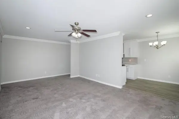 15 Williams BLVD #15-2B, Lake Grove, NY 11755