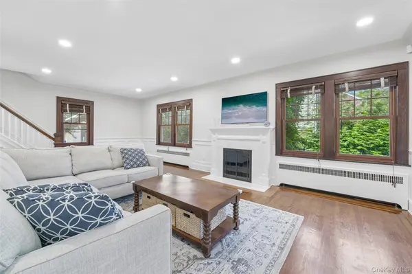 206 Glenmore ST, East Williston, NY 11596