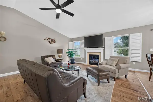 2076 Briarbend CT, Maryville, IL 62062