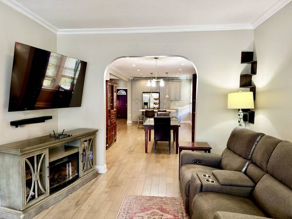 5849 W Wilson AVE, Chicago, IL 60630
