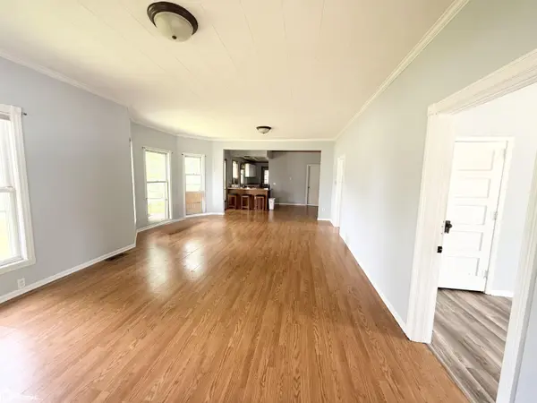 414 E Sheridan AVE, Centerville, IA 52544