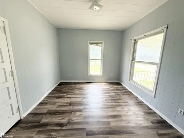 414 E Sheridan AVE, Centerville, IA 52544