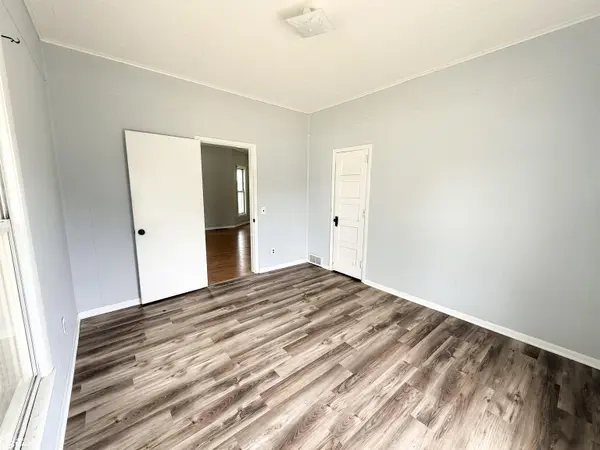 414 E Sheridan AVE, Centerville, IA 52544