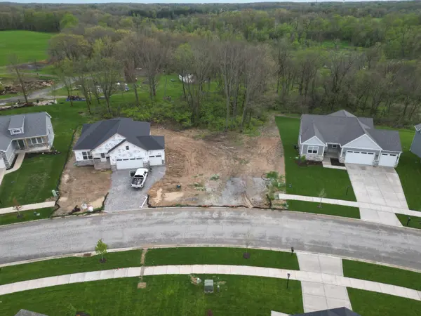 304 Apple Grove LN, Valparaiso, IN 46385