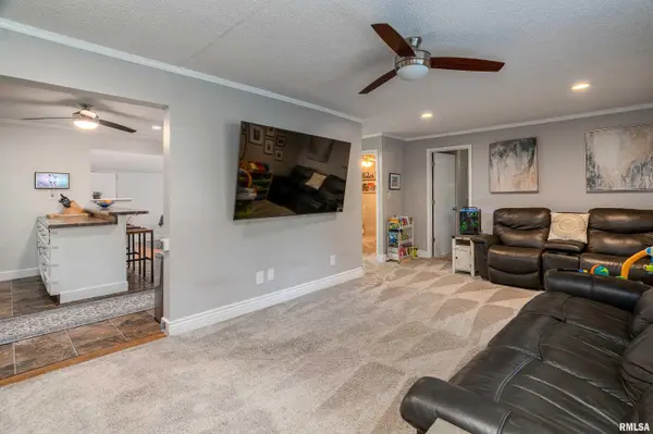 635 CHARLES RD, Carbondale, IL 62901