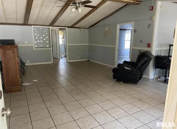 406 E DOUGLAS ST, Desoto, IL 62924