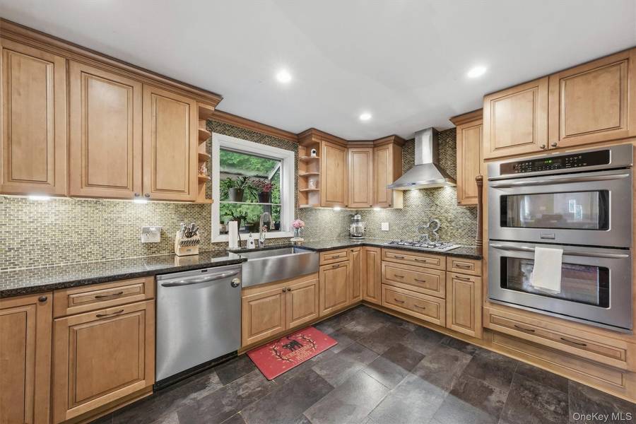 256 Haviland DR, Patterson, NY 12563