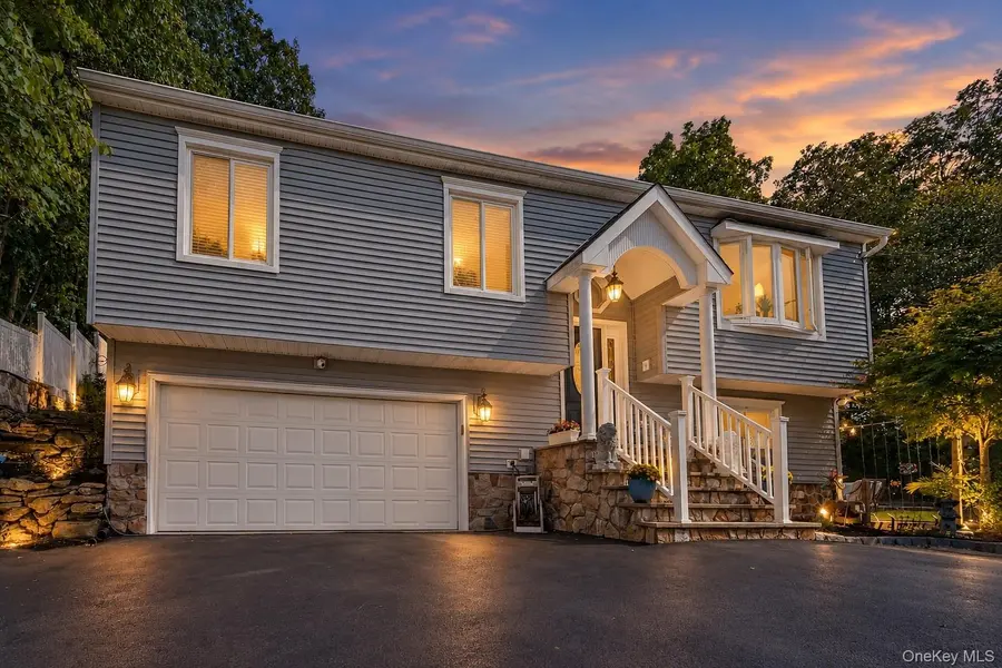 16 Birch DR, Mahopac, NY 10541