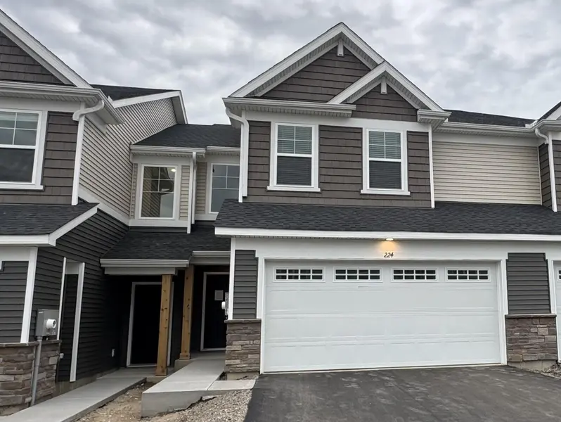 224 Huntington DR, Waconia, MN 55387