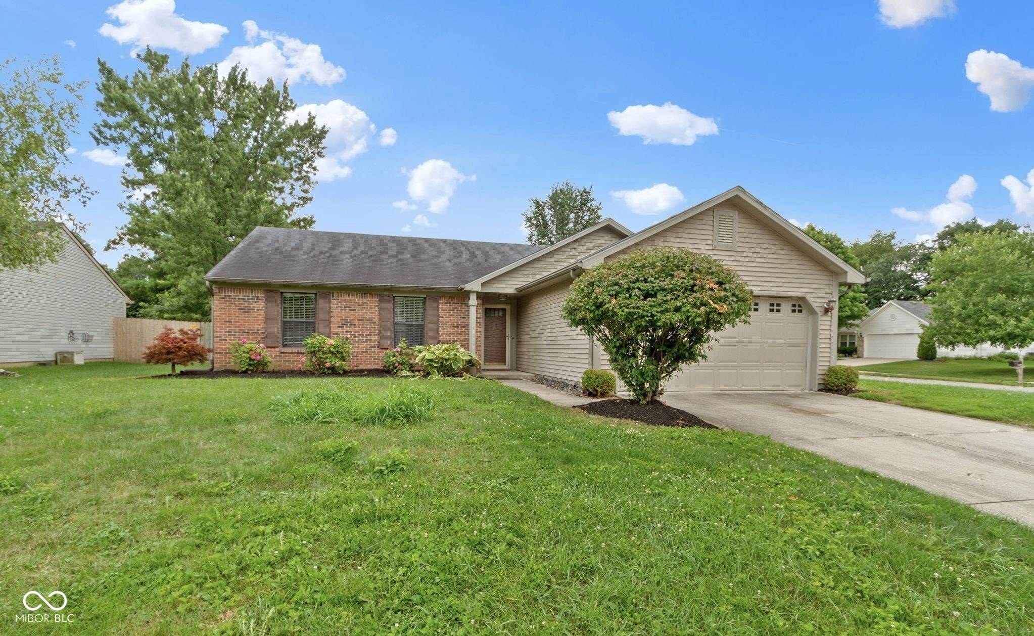 6747 Cherry Laurel LN, Fishers, IN 46038