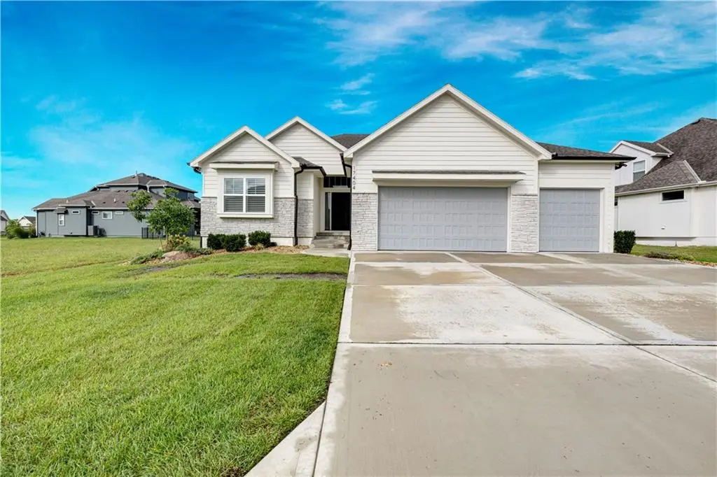 17404 Gillette ST, Overland Park, KS 66221