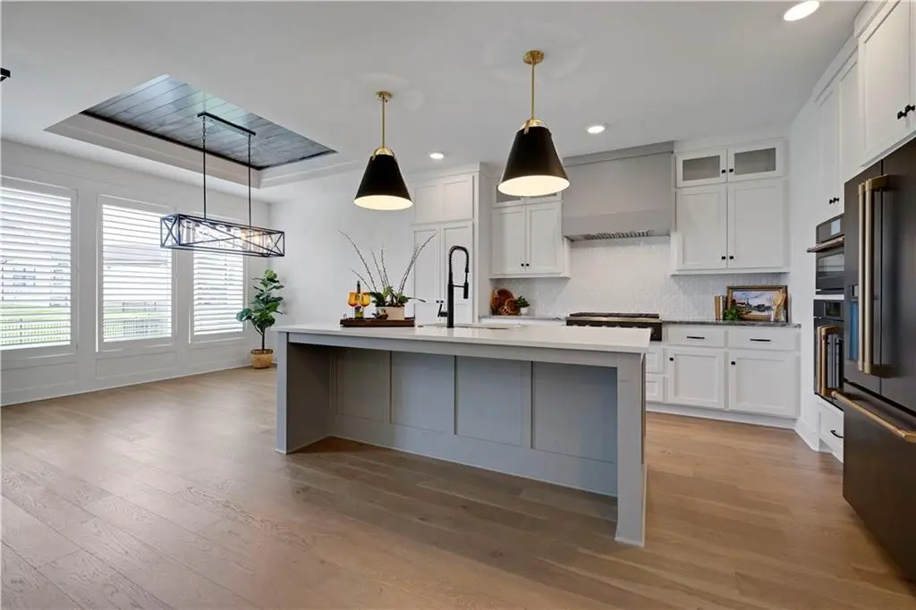 17404 Gillette ST, Overland Park, KS 66221