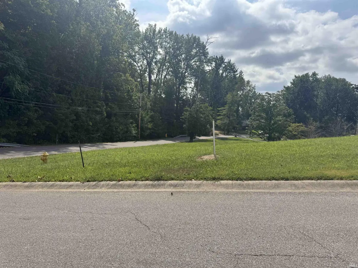 5120 Hidden Lake DR, Evansville, IN 47712