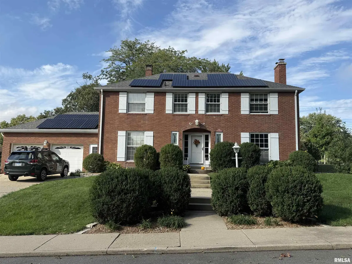 301 W CRESTWOOD DR, Peoria, IL 61614
