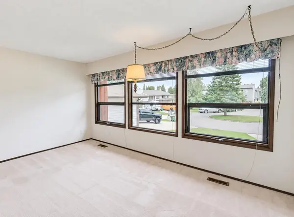 5719 11 Avenue, Edson, AB T7E 1J6