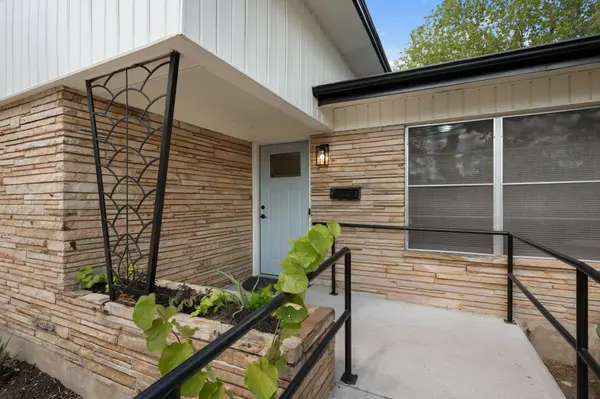 1418 Larkwood DR, Austin, TX 78723