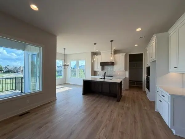 1503 SW Arbor Park DR, Lee's Summit, MO 64082