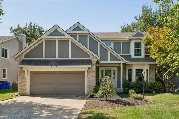 8221 W 152nd TER, Overland Park, KS 66223