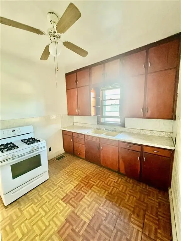 3115 N 10th ST, St Joseph, MO 64505