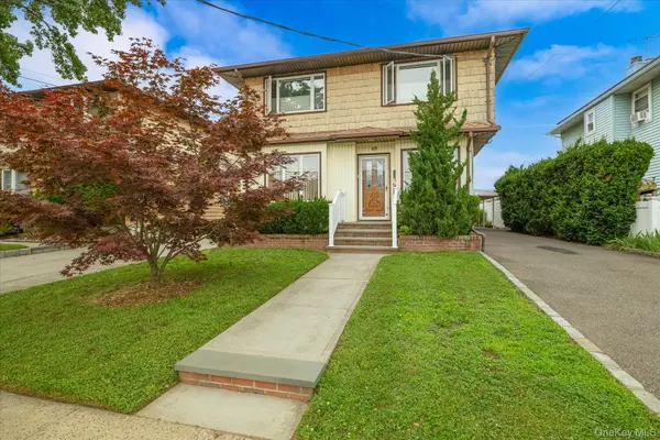 49 Roosevelt CT, Westbury, NY 11590