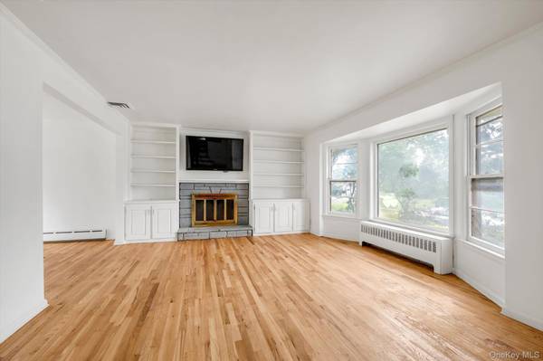 64 Morewood Oaks, Port Washington, NY 11050