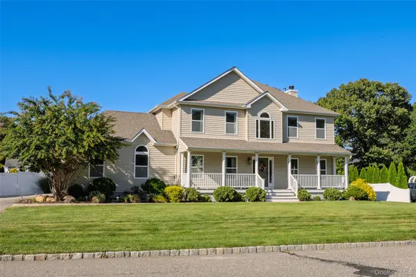 9 Valerie CT, Centereach, NY 11720