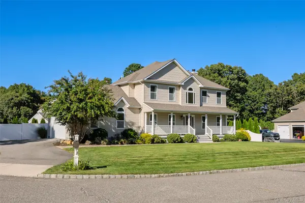 9 Valerie CT, Centereach, NY 11720