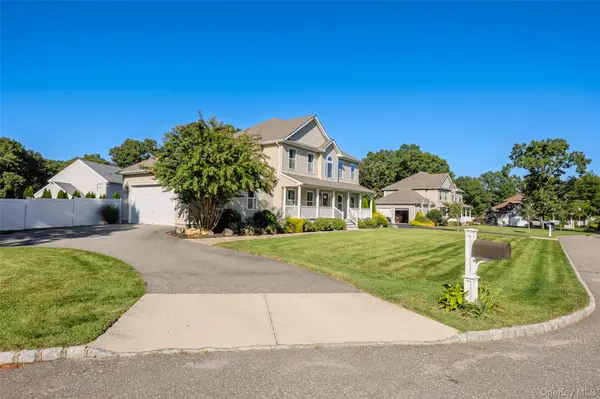 9 Valerie CT, Centereach, NY 11720