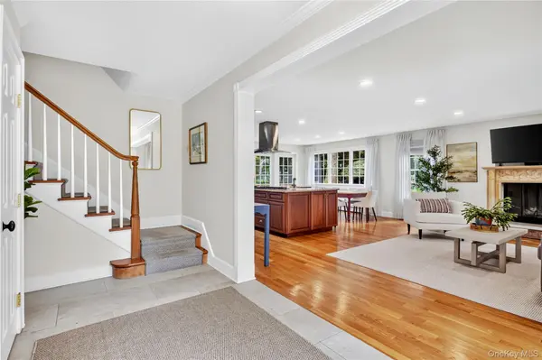 88 Knollwood AVE, Huntington, NY 11743