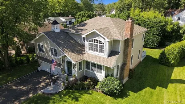 4 Bayview CIR, Manhasset, NY 11030