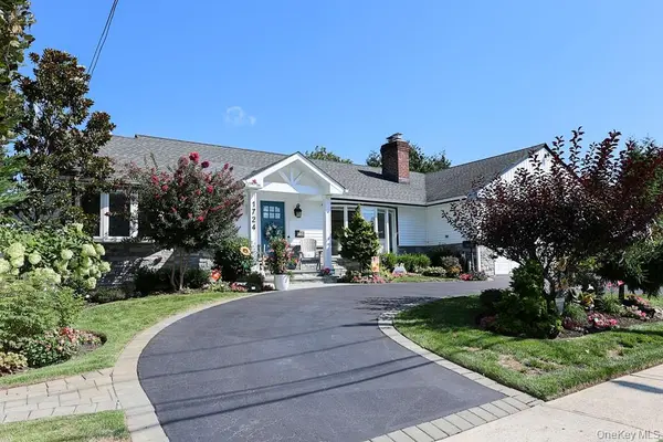 1724 Wantagh AVE, Wantagh, NY 11793