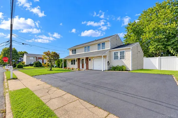 11 Palm ST, Central Islip, NY 11722