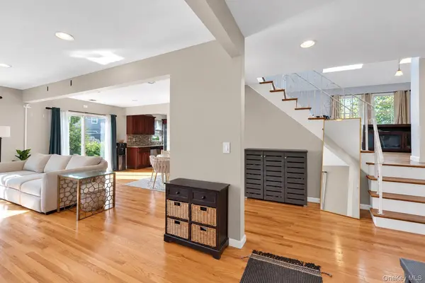 11 Palm ST, Central Islip, NY 11722