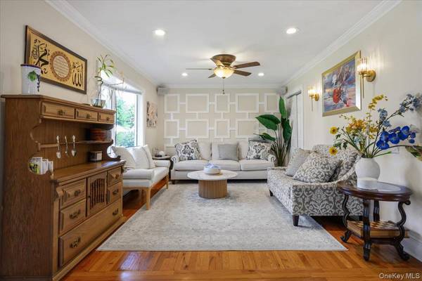 2014 Central DR, East Meadow, NY 11554