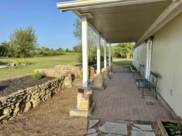 19812 S Stanley RD, Quenemo, KS 66528