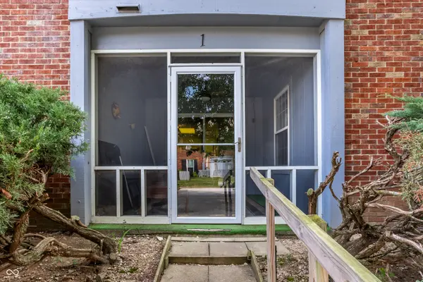 1602 Queensbridge SQ #1, Indianapolis, IN 46219