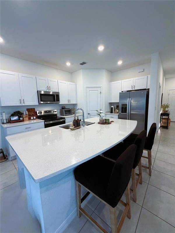 2966 CANARY AVE, Davenport, FL 33837