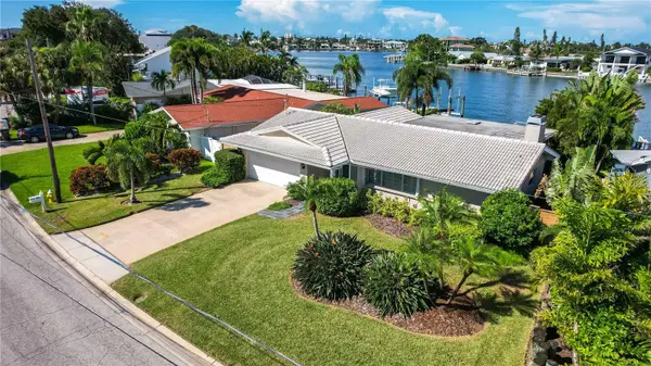 513 HARBOR DR N, Indian Rocks Beach, FL 33785