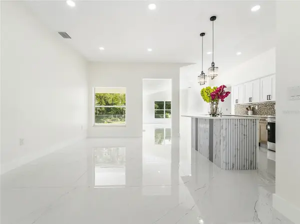 11836 HUNTERS LAKE DR, New Port Richey, FL 34654
