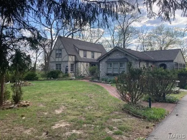 21 Balmagoun LN, St Louis, MO 63122