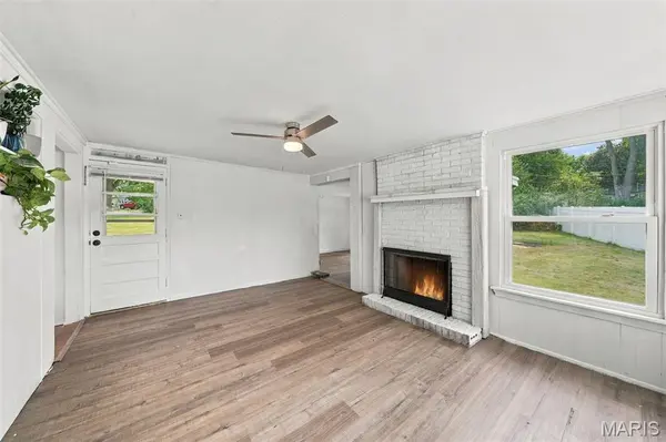 2 Marquette DR, Florissant, MO 63031