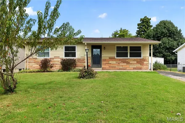 11917 Glenridge DR, Maryland Heights, MO 63043