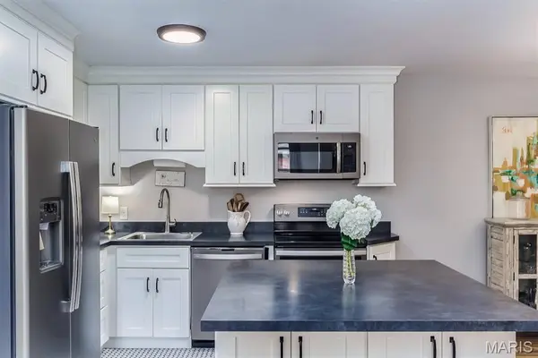 7571 Wellington, Clayton, MO 63105
