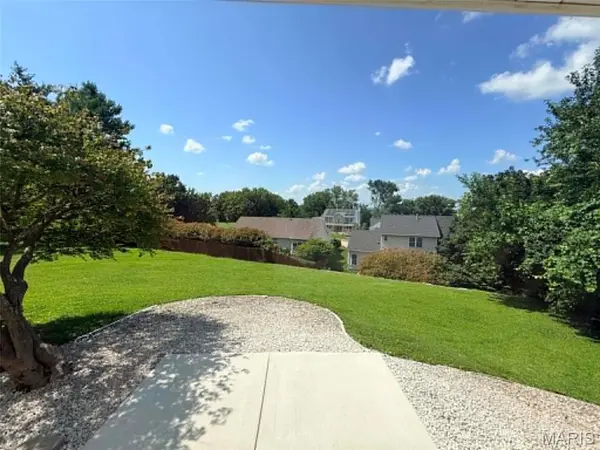 1068 Apricot DR, St Charles, MO 63301