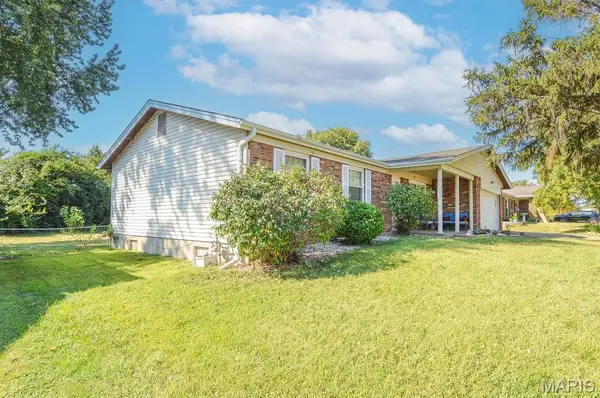 4044 Avery LN, St Louis, MO 63044
