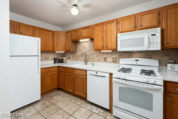57 E Hattendorf AVE #210, Roselle, IL 60172