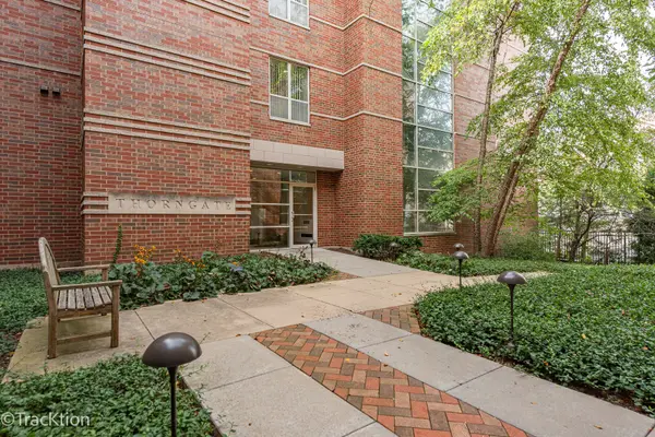 57 E Hattendorf AVE #210, Roselle, IL 60172