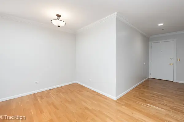 57 E Hattendorf AVE #210, Roselle, IL 60172