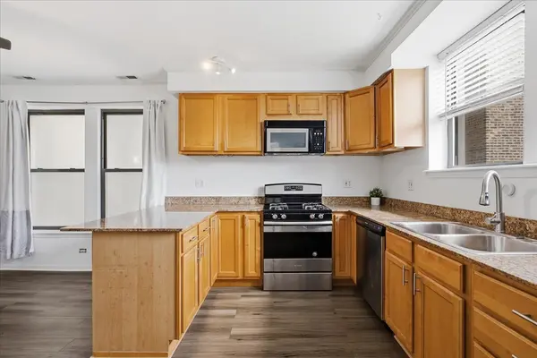 1627 W Columbia AVE #1E, Chicago, IL 60626